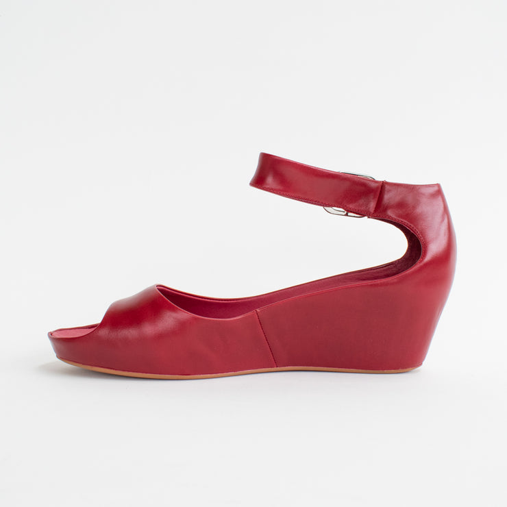 Bresley Sangria Red Sandals inside. Size 45 womens shoes