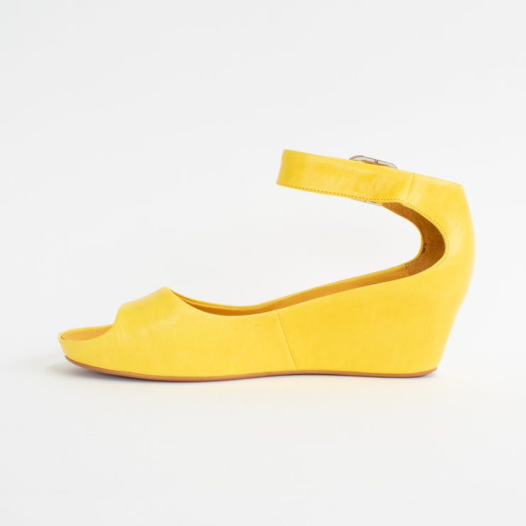 Bresley Sangria Yellow Sandals inside. Size 45 womens shoes