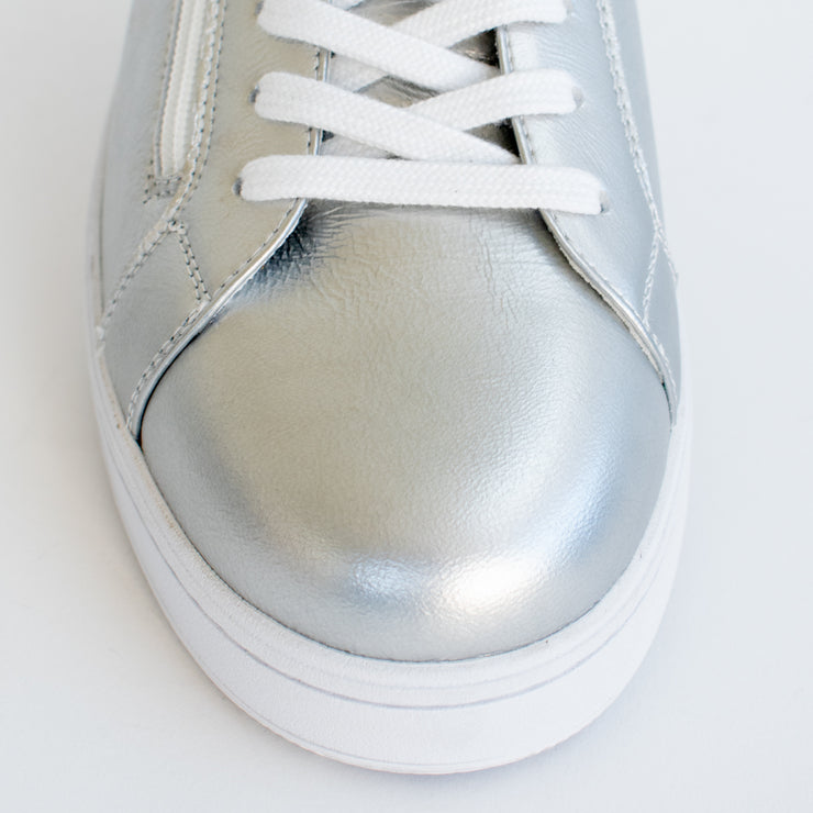 Hush Puppies Spin Silver Sneakers toe. Size 10 womens shoes