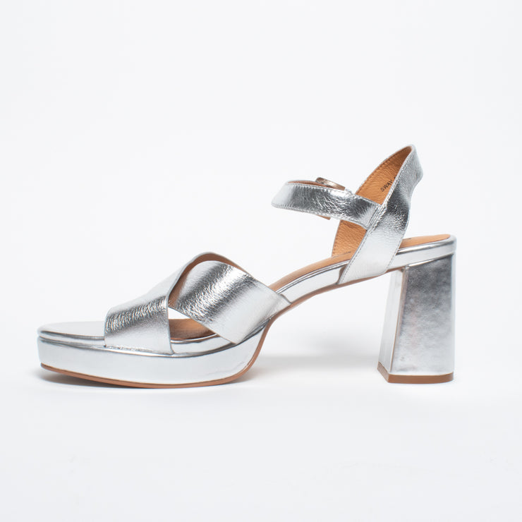 Bresley Sway Silver Sandal inside. Size 45 womens shoes