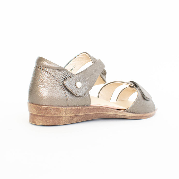 Klouds Tara Pebble Metallic Sandals back. Size 44 womens shoes