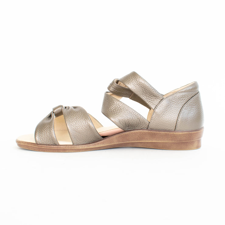 Klouds Tara Pebble Metallic Sandals inside. Size 42 womens shoes