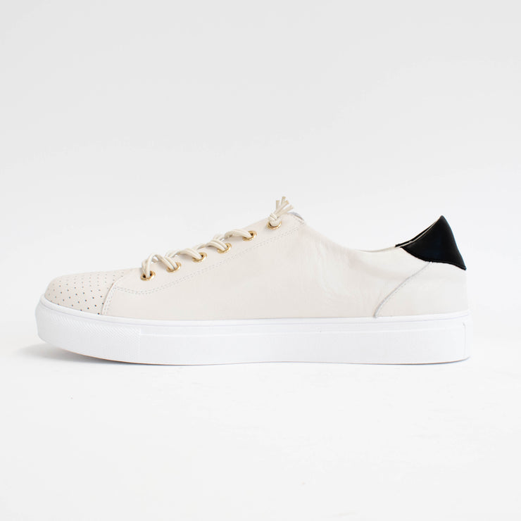 Rilassare Tatum Marshmallow Sneakers inside. Size 45 womens shoes