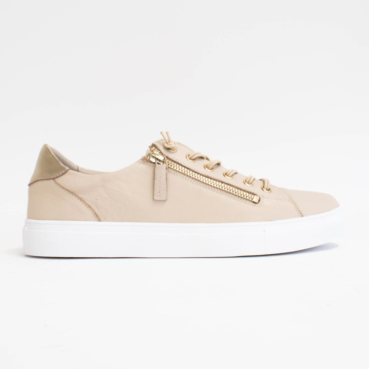 Rilassare Temi Swan Gold Sneaker side. Size 42 womens shoes