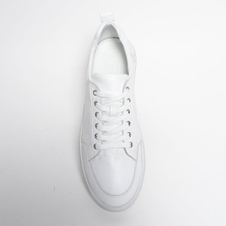 Rilassare Tether White Sneakers top. Size 42 womens shoes