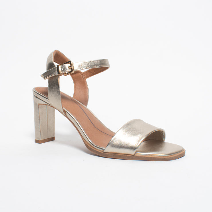 Hush Puppies Tilos Champagne Sandal front. Size 11 womens shoes