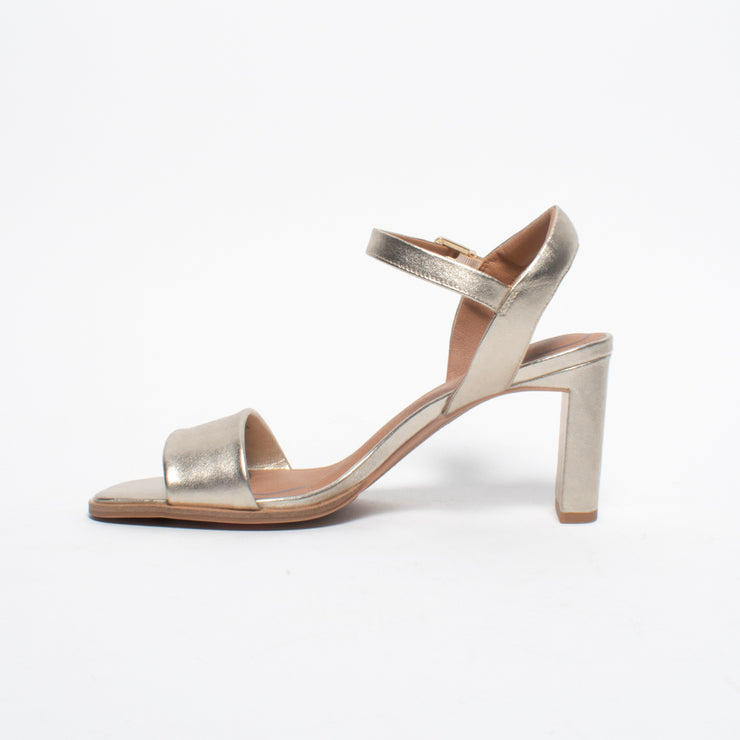 Hush Puppies Tilos Champagne Sandal inside. Size 13 womens shoes
