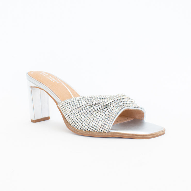 Hush Puppies Treasure Silver Rhinestone Sandals front. Size 11 womens shoes