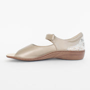 Klouds Venice Champagne Sandals inside. Size 42 womens shoes