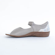 Klouds Venice Light Taupe Sandals inside. Size 42 womens shoes