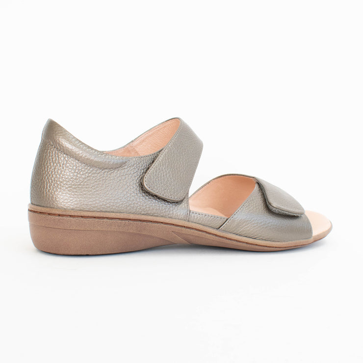 Klouds Violet Pebble Metallic Sandals back. Size 44 womens shoes