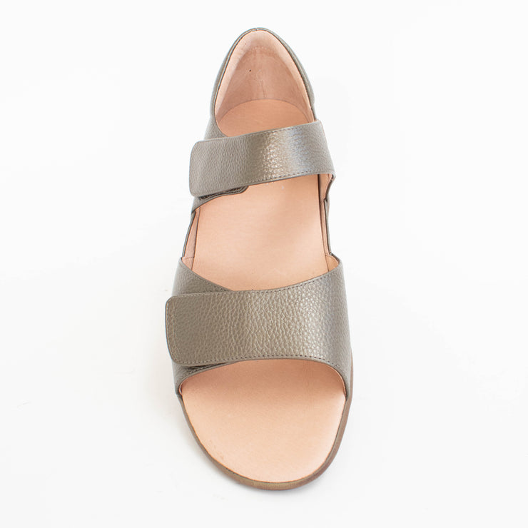 Klouds Violet Pebble Metallic Sandals top. Size 43 womens shoes