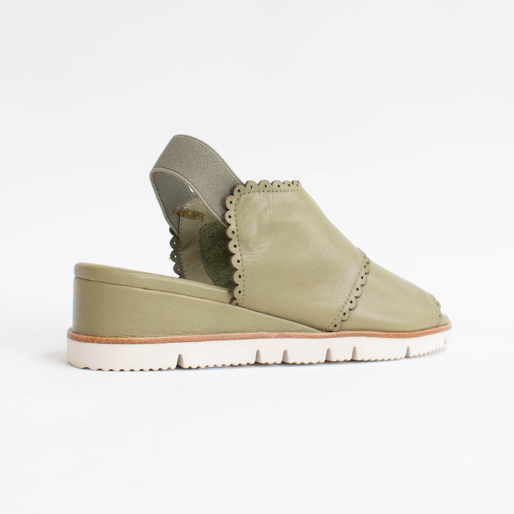 Bresley Snooze Elm Sandals back. Size 44 womens shoes