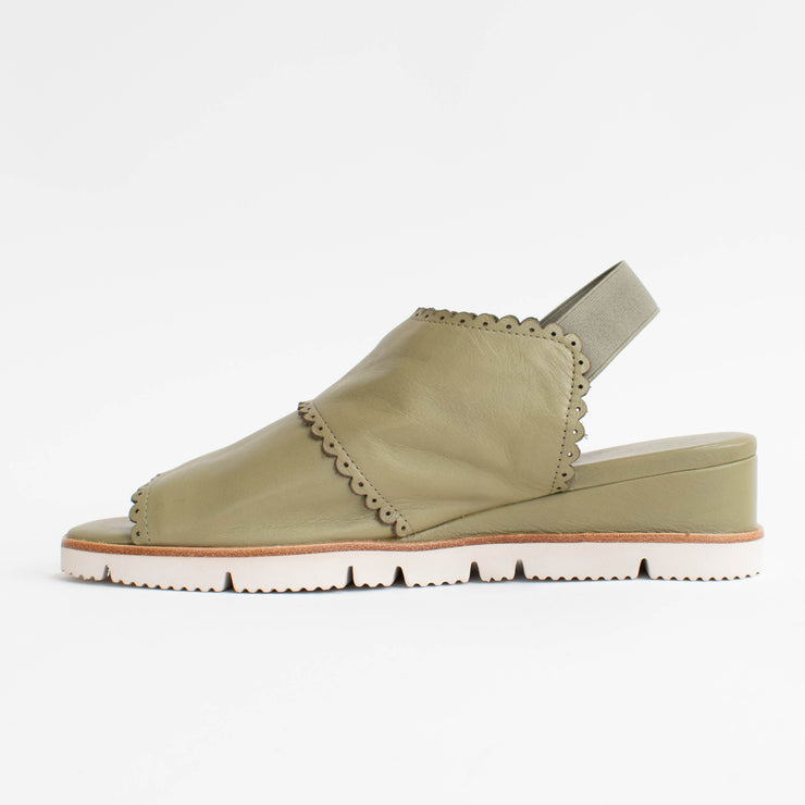 Bresley Snooze Elm Sandals inside. Size 45 womens shoes