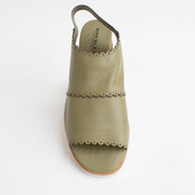 Bresley Snooze Elm Sandals top. Size 46 womens shoes