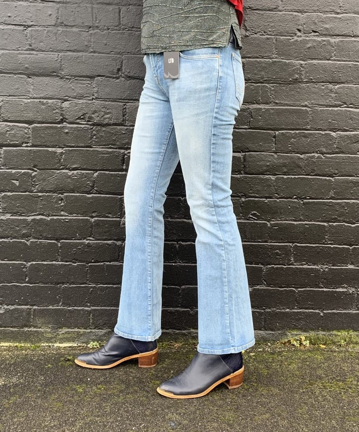 Tall Women wearing LTB Jeans Roxy Ofra Undamaged wash