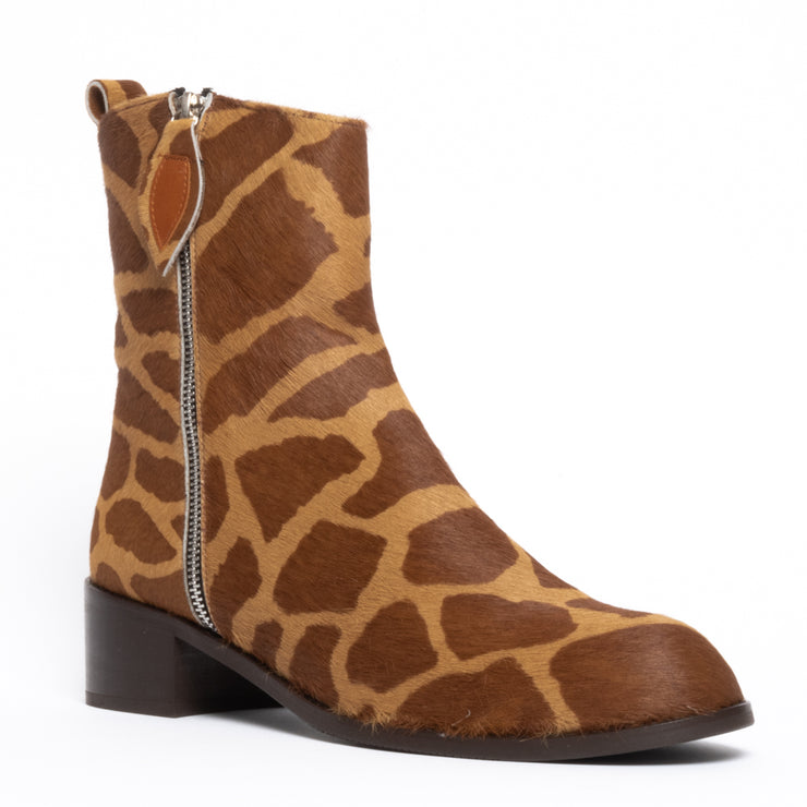 Babouche Lifestyle Vida Giraffe Print Ankle Boot front. Womens size 43 boots
