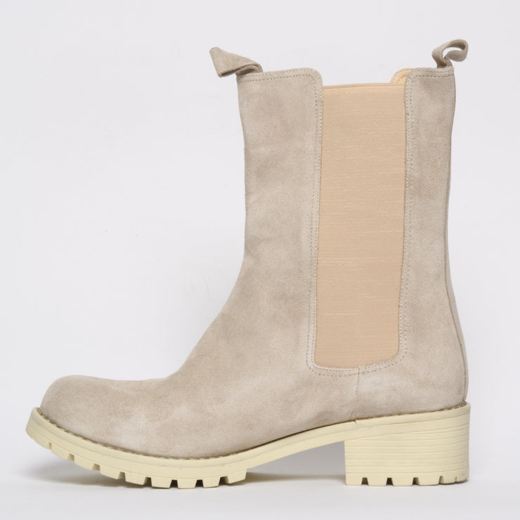 Babouche Lifestyle Remy Beige Suede boot inside. Womens size 45 boots