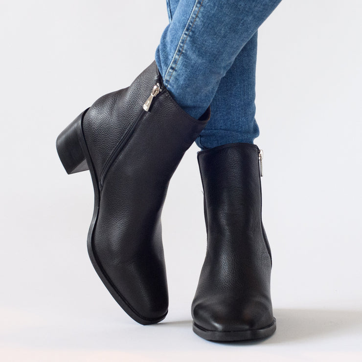 Model wearing Hush Puppies Sublime Black Pebble size 11 Ankle boots. Boots for big feet