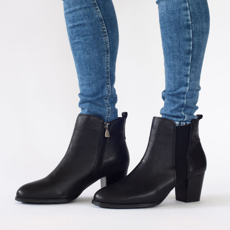 Model in Hush Puppies Shade Black size 11 Ankle boots