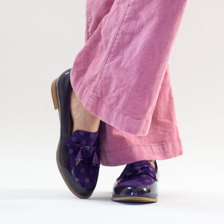 Model wearing Ziera Tulips shoes in Purple Spot. Size 44 womens shoes