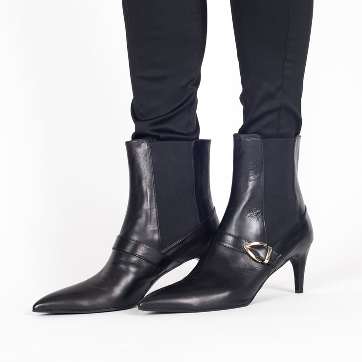 Model wearing Moda di Fausto Donna Black Ankle Boots. Women size 42 boots