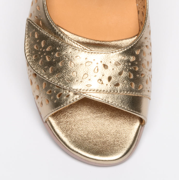 Ziera Daffodil Champagne Shoe toe. Size 43 womens shoes
