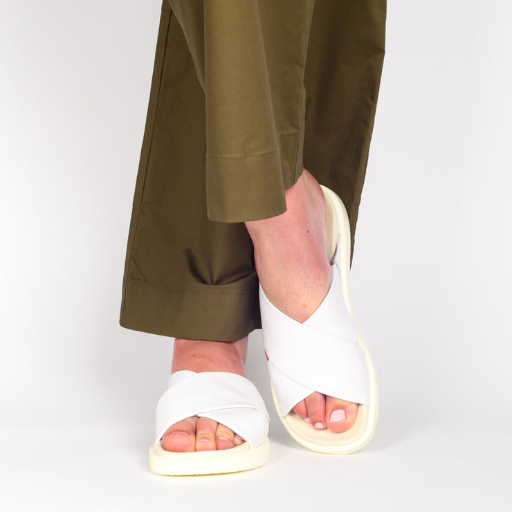 Model wearing Cassini Martina V2 White sandals for long feet. Size 43 womens shoes