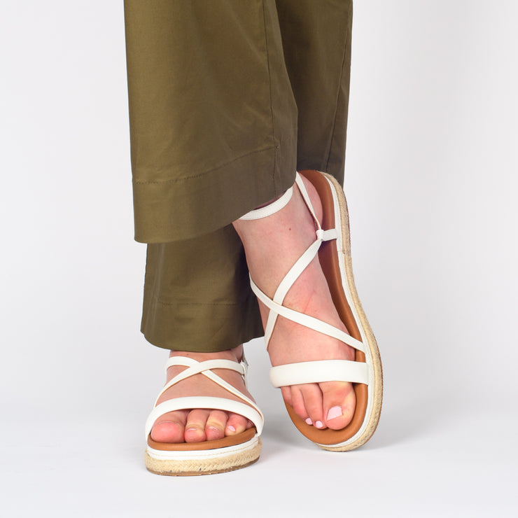Model wearing Hush Puppies Kasos White Sandal for long feet. Size 11 womens shoes