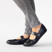 Model wearing Frankie4 Addi Black Black leather shoes. Womens size 11 shoes