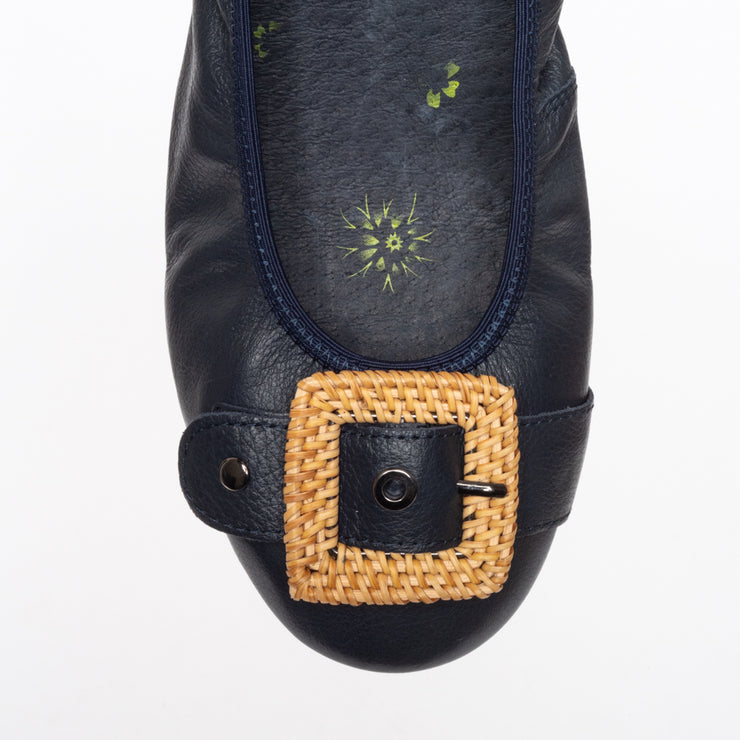 Bobo Navy top. Size 11 women's shoes