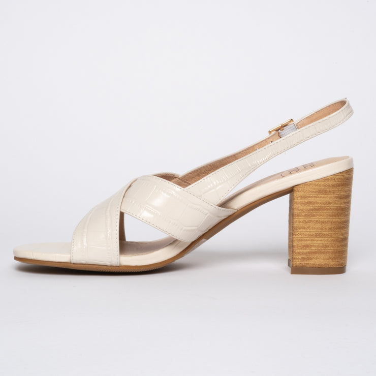 Katie N Me Clara 2 White Croc Print Leather sandals inside. Womens size 44 sandals