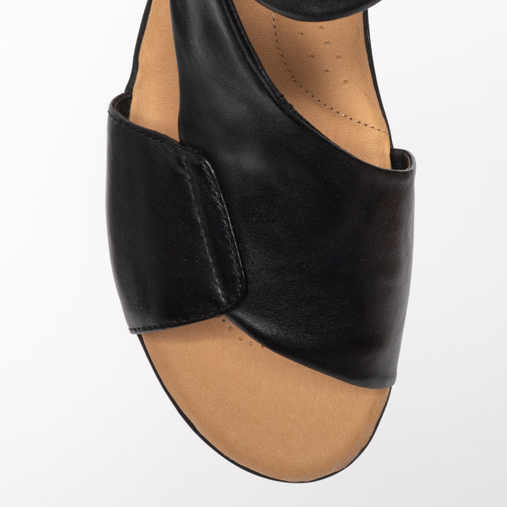 Hush Puppies Nizki Black Leather sandals toe. Size 10 womens sandals