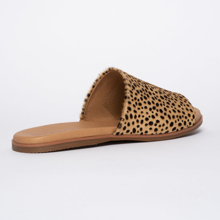 Paradise Leopard Print slide back. Size 11 sandals