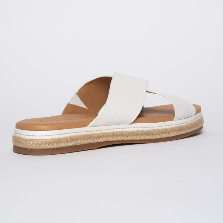 Kelani White sandal back. Size 11 sandals
