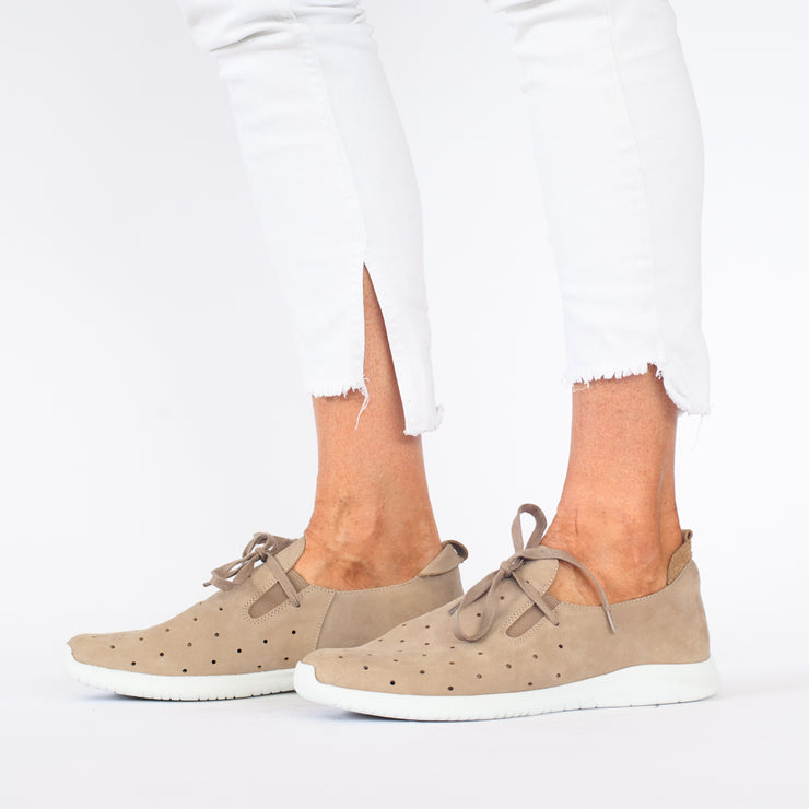 Model wearing Finar Putty Nubuck by Ziera for long feet
