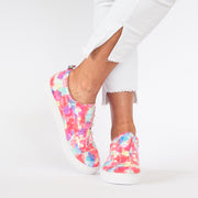 Model wearing Minx Pearla Sorbet Patent shoes for long feet