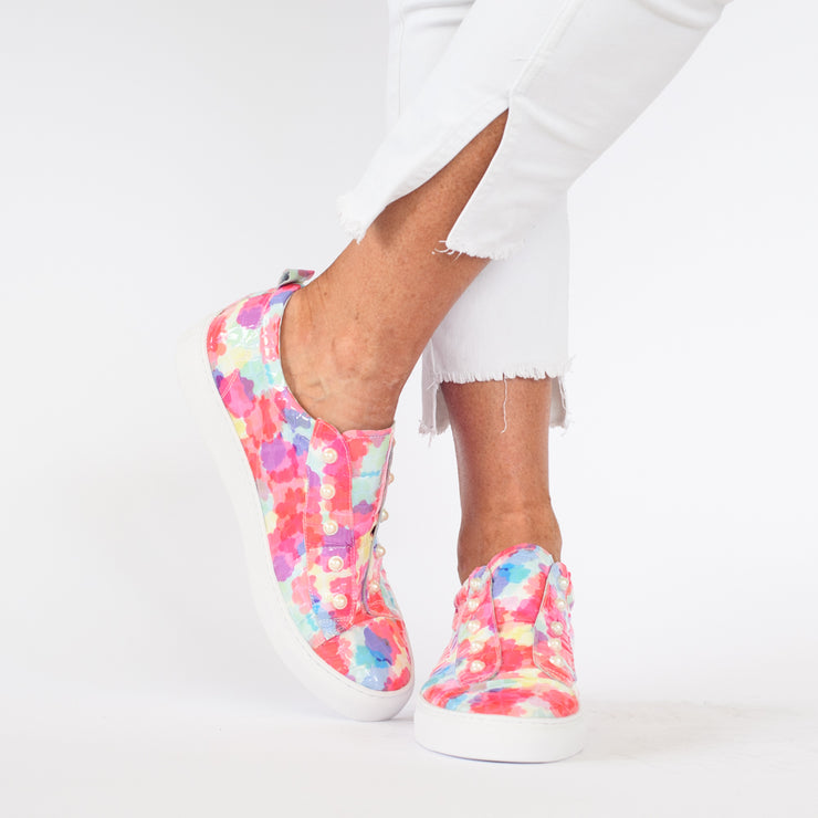 Model wearing Minx Pearla Sorbet Patent shoes for long feet
