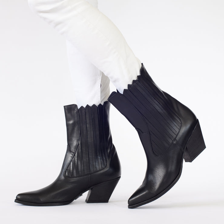 Model wearing Babouche Lifestyle Requel Black Ankle boots for long feet. Size 44 womens shoes