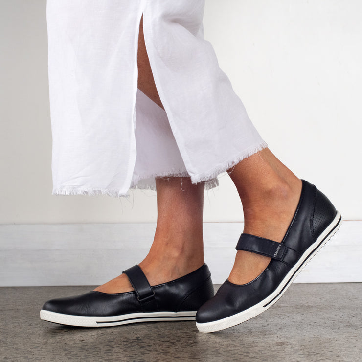 Model wearing Frankie4 Addi Black White leather shoes. Womens Size 12 shoes
