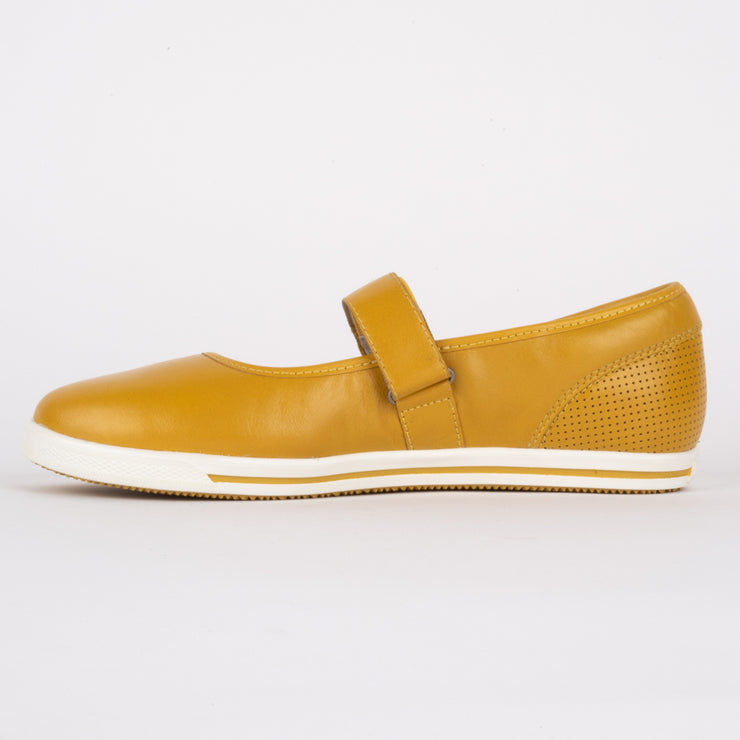 Frankie4 Addi Mustard leather shoes inside. Womens Size 10 shoes