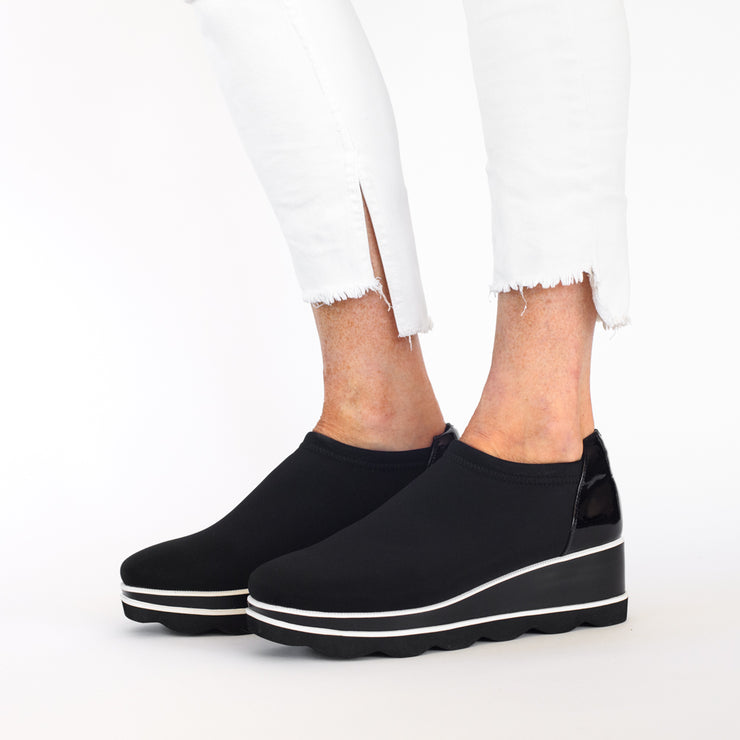Model wearing Bresley Vulcan Black shoes. Size 44 womens shoes