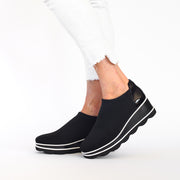 Model wearing Bresley Vulcan Black shoes. Size 42 womens shoes