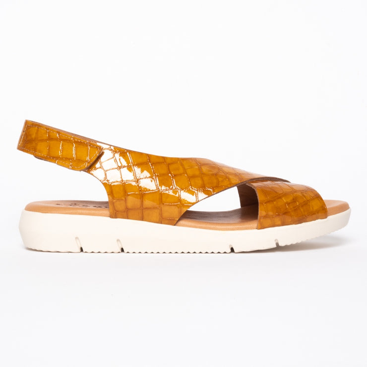 Rosa Tan Patent side. Size 10 women's sandals