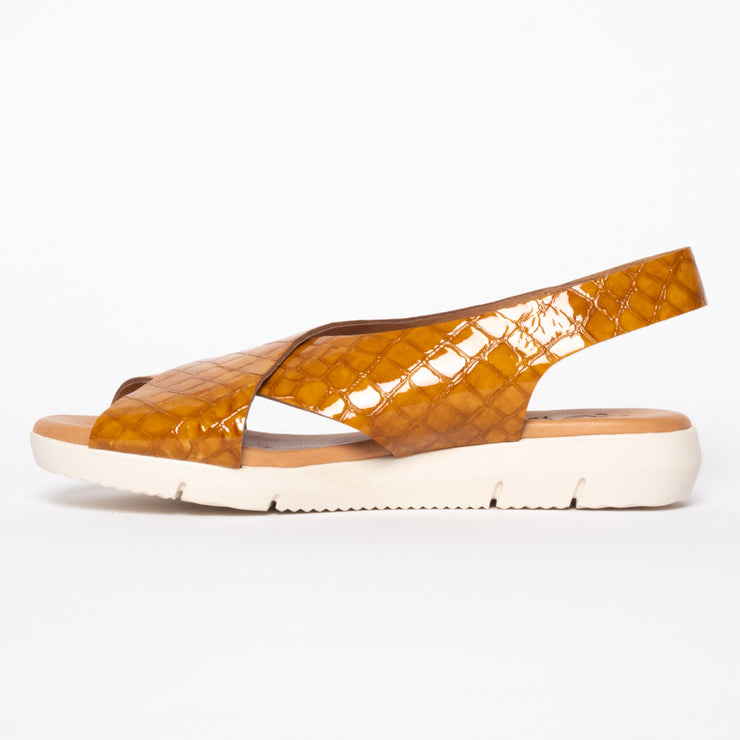 Rosa Tan Patent inside. Size 10 women's sandals