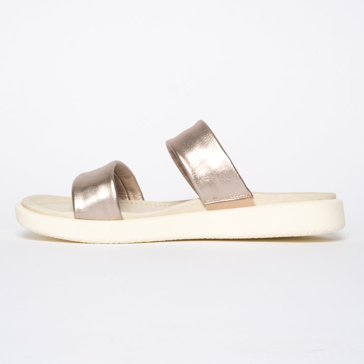 Cassini Mellow Platinum slides inside. Womens size 45 sandals