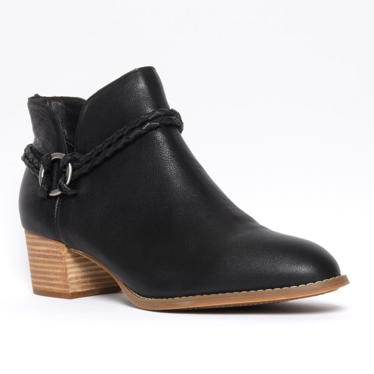 Calder Black front. Size 11 women's boots 