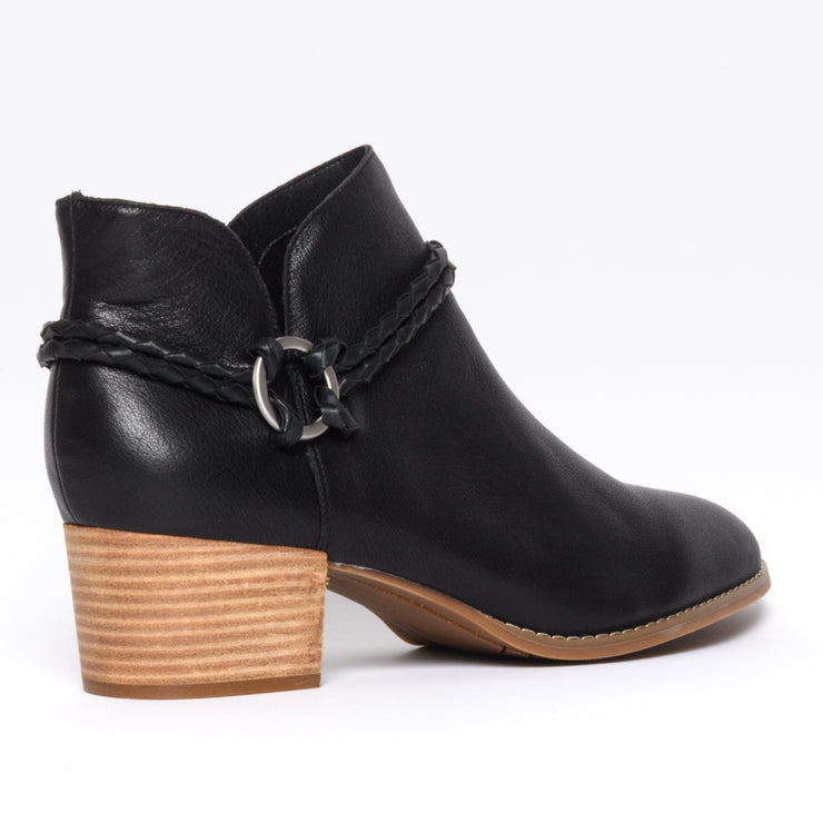 Calder Black back. Size 12 women's boots