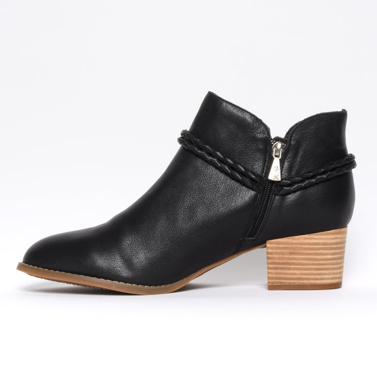 Calder Black inside. Size 13 women's boots