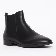 Camden Black front. Size 11 women's boots 
